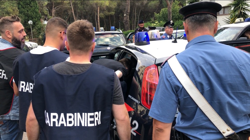 Tre Rapinatori Arrestati Dai Carabinieri Di Piazza Dante